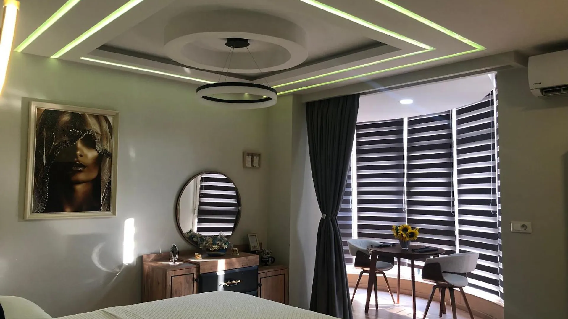 Deluxe Apartment In City Center Tirana 0*,